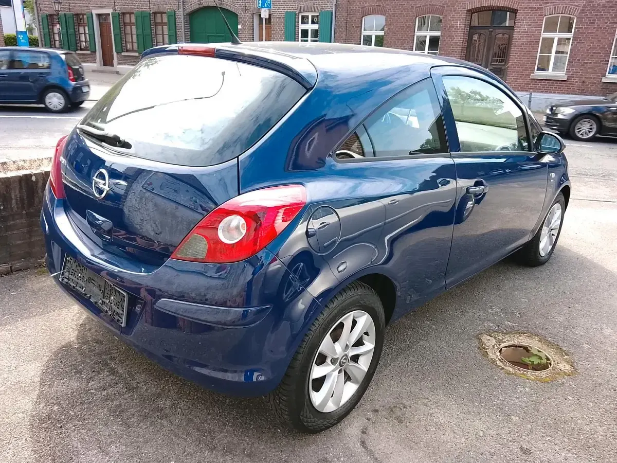 Gebraucht Opel Corsa 70 PS (51 kW) 2014 Blau Kleinwagen