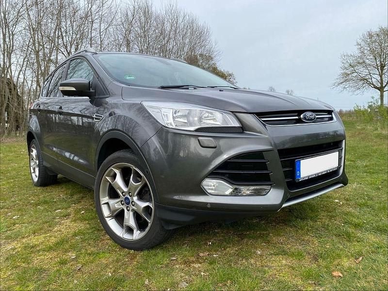 Gebraucht Ford Kuga Titanium 179 PS (131 kW) 2015 Grau SUV