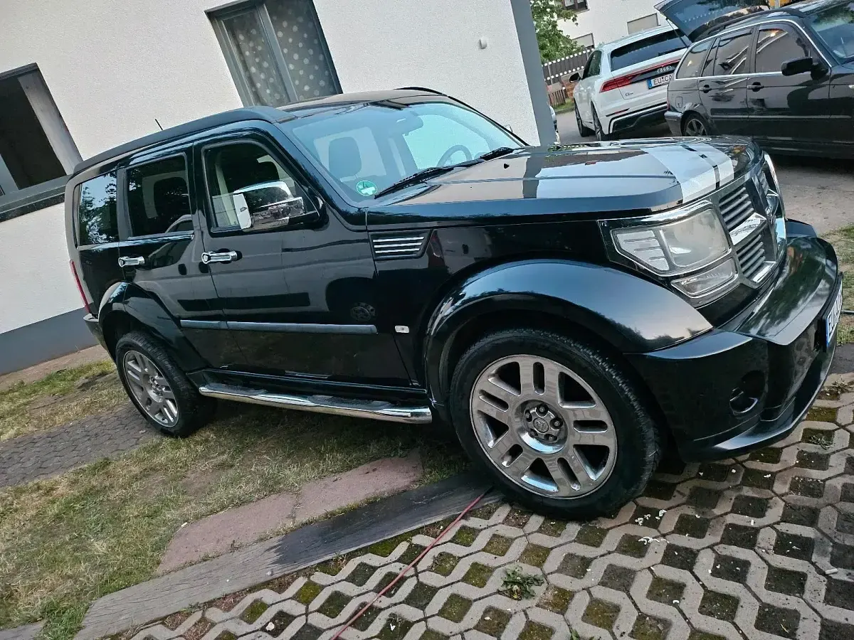Gebraucht Dodge Nitro 177 PS (130 kW) 2009 Schwarz SUV