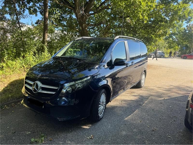 Blau Gebraucht 2021 Mercedes V220 Van / Kleinbus | 33.850 € (Superpreis) - Bild 1/4