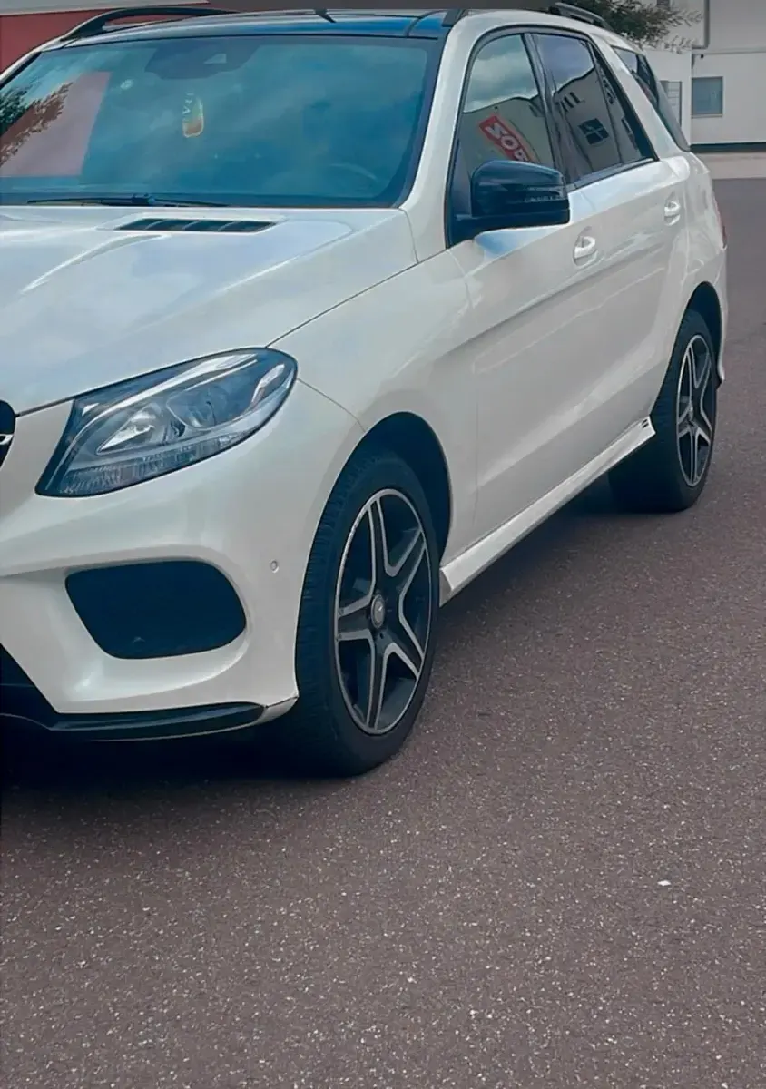 Gebraucht Mercedes GLE250 204 PS (150 kW) 2016 Weiß SUV