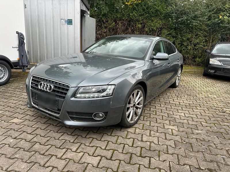 Grau Gebraucht 2011 Audi A5 Coupé | 11.200 € - Bild 1/4