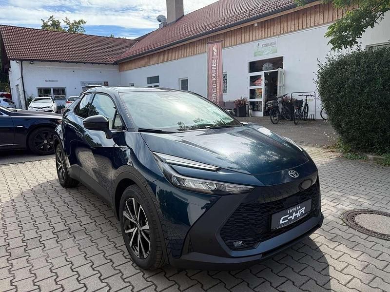 Neu Toyota C-HR 140 PS (102 kW) 2025 Blau SUV