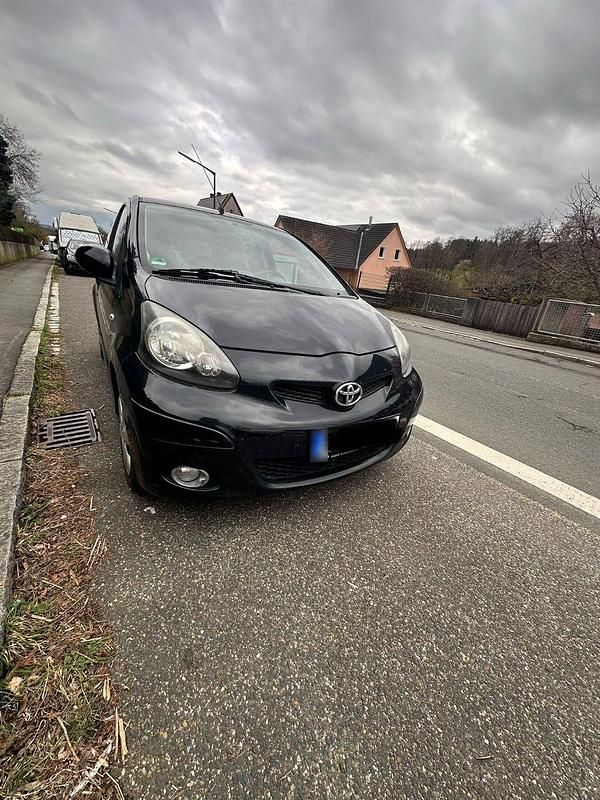 Gebraucht Toyota Aygo City 68 PS (50 kW) 2011 Schwarz Kleinwagen