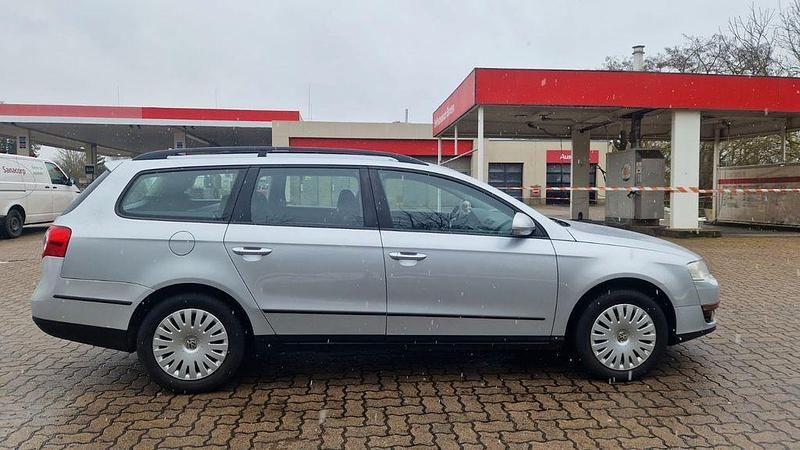 Gebraucht VW Passat Trendline 140 PS (102 kW) 2011 Silber Kombi