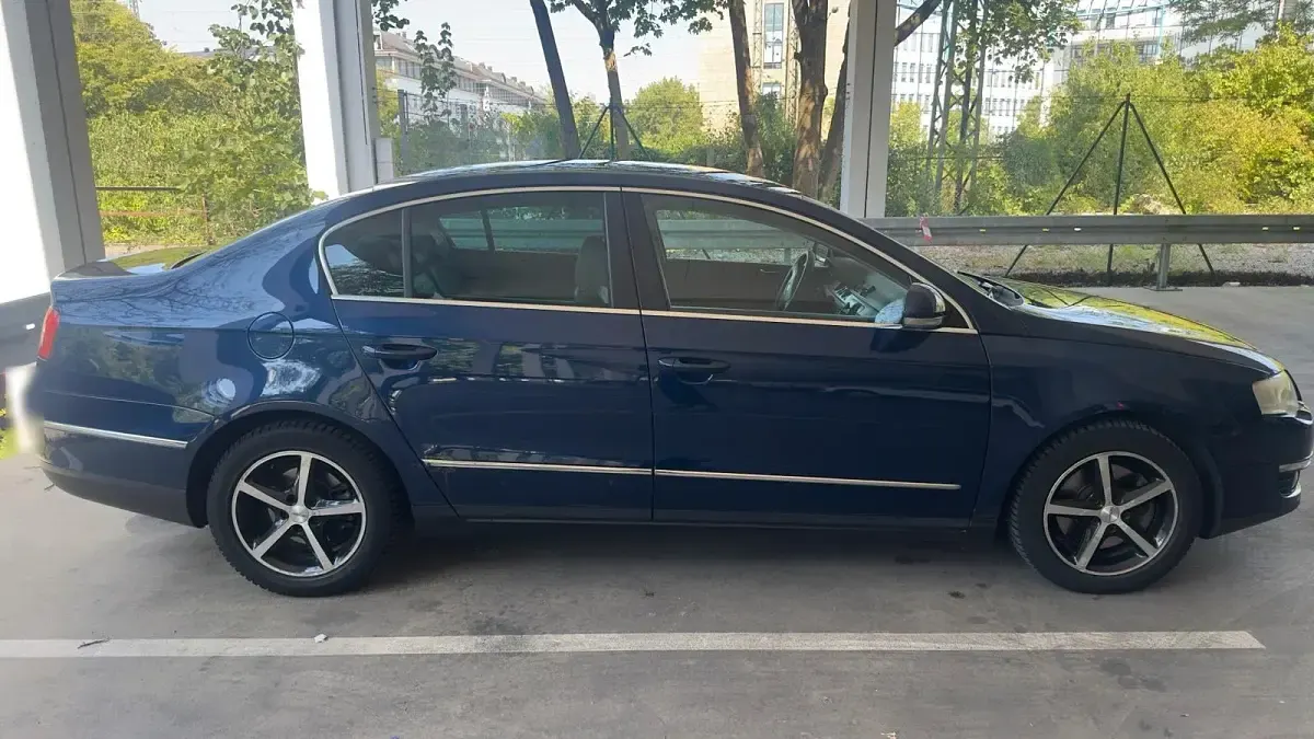 Gebraucht VW Passat 140 PS (102 kW) 2006 Blau Limousine