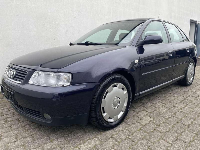Gebraucht Audi A3 Attraction 102 PS (75 kW) 2001 Dunkelblau Limousine