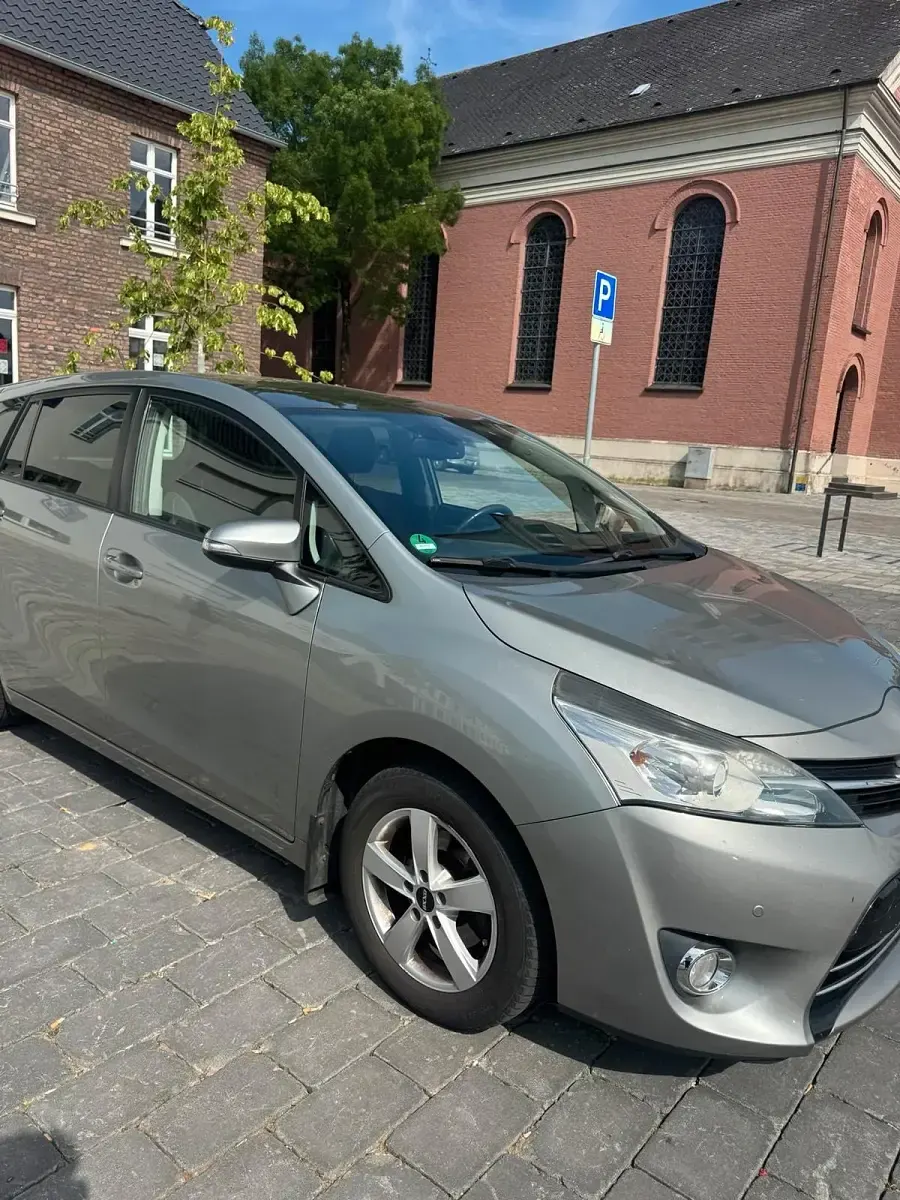 Gebraucht Toyota Verso 147 PS (108 kW) 2013 Van / Kleinbus