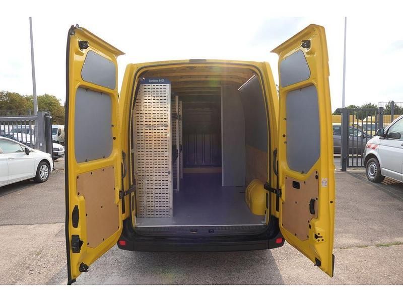 Gelb Gebraucht 2017 Renault Master Van | 18.921 € (Etwas zu teuer) - Bild 1/4