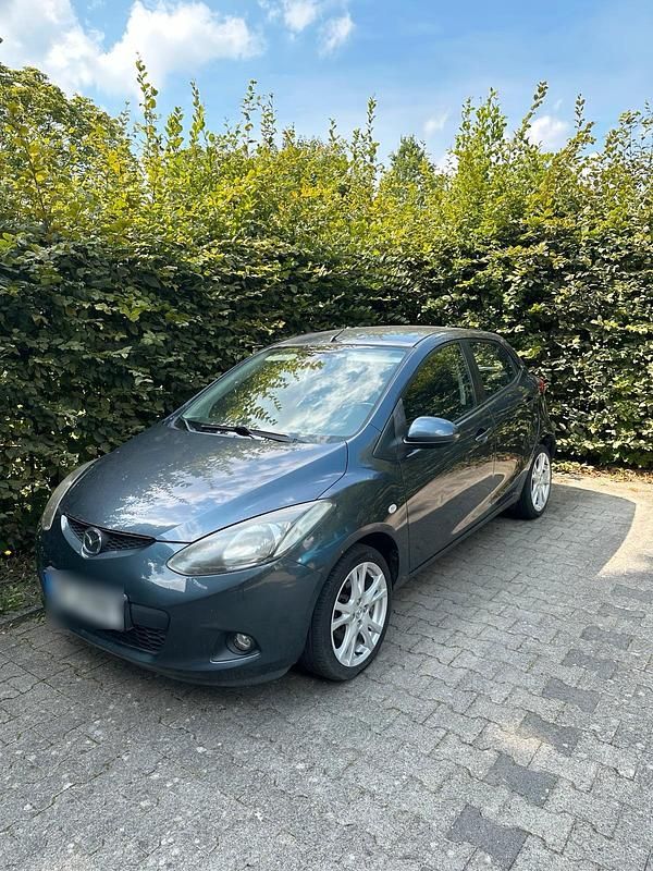 Grau Gebraucht 2008 Mazda 2 Kleinwagen | 2.300 € (Fairer Preis) - Bild 1/4