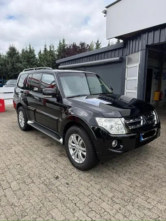 Gebraucht Mitsubishi Pajero Edition 200 PS (147 kW) 2013 Schwarz SUV
