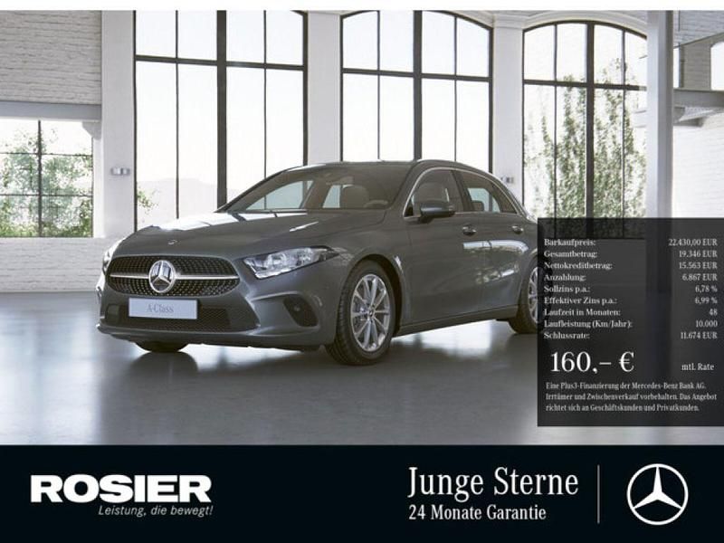 Grau / mountaingrau (metallic) Gebraucht 2020 Mercedes 200 Coupé | 22.430 € (Superpreis) - Bild 1/4
