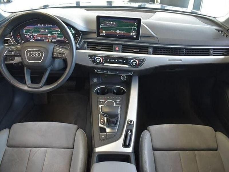 Gebraucht Audi A4 Ambiente 231 PS (169 kW) 2019 Blau Limousine