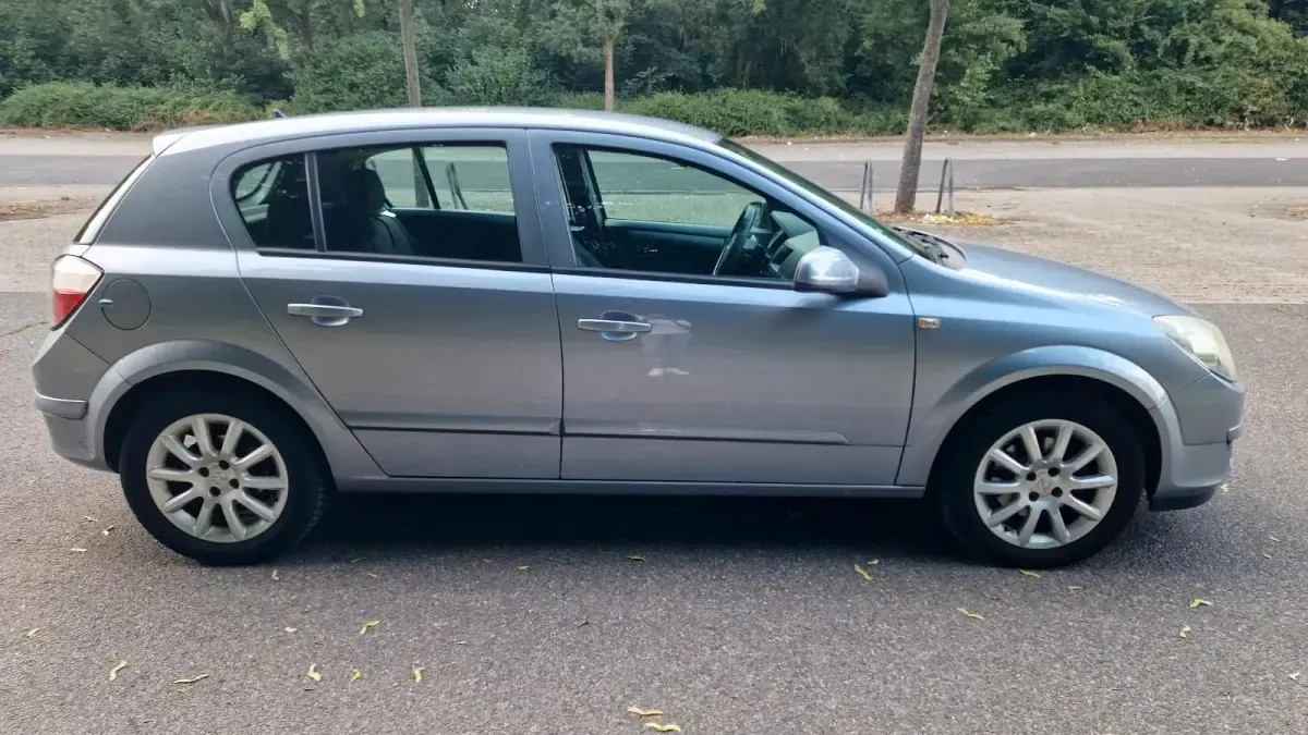 Gebraucht Opel Astra 105 PS (77 kW) 2004 Silber Kombi