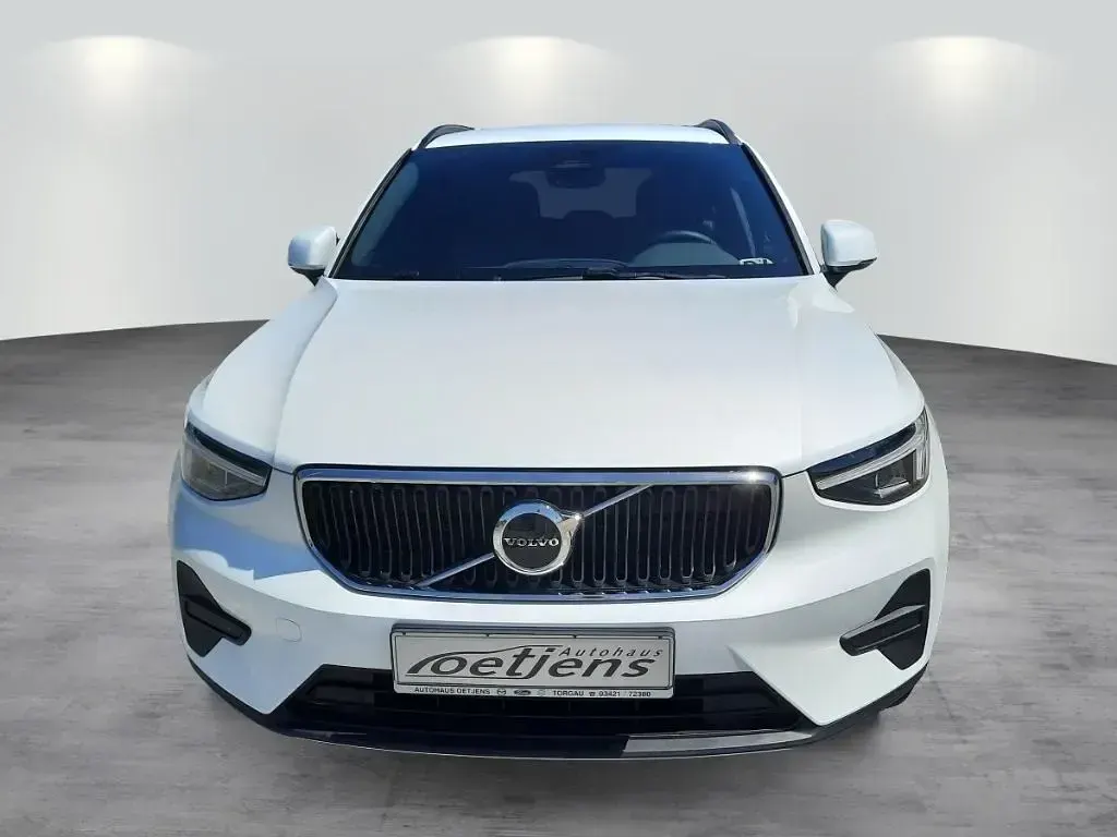 Neu Volvo XC40 Core 163 PS (119 kW) 2026 Crystal white SUV