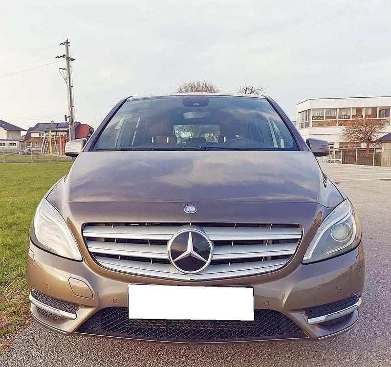 Grau Gebraucht 2013 Mercedes B200 Van / Kleinbus | 6.800 € (Superpreis) - Bild 1/4
