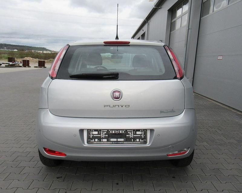 Gebraucht Fiat Punto Easy 69 PS (50 kW) 2012 Silber Kleinwagen