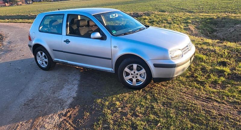 Gebraucht VW Golf IV 101 PS (74 kW) 2002 Silber Kleinwagen