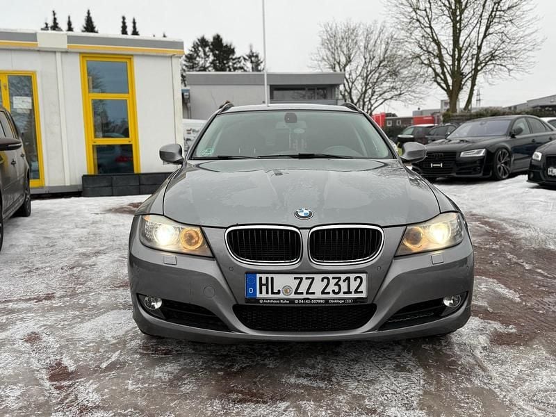 Gebraucht BMW 320 143 PS (105 kW) 2011 Silber Kombi