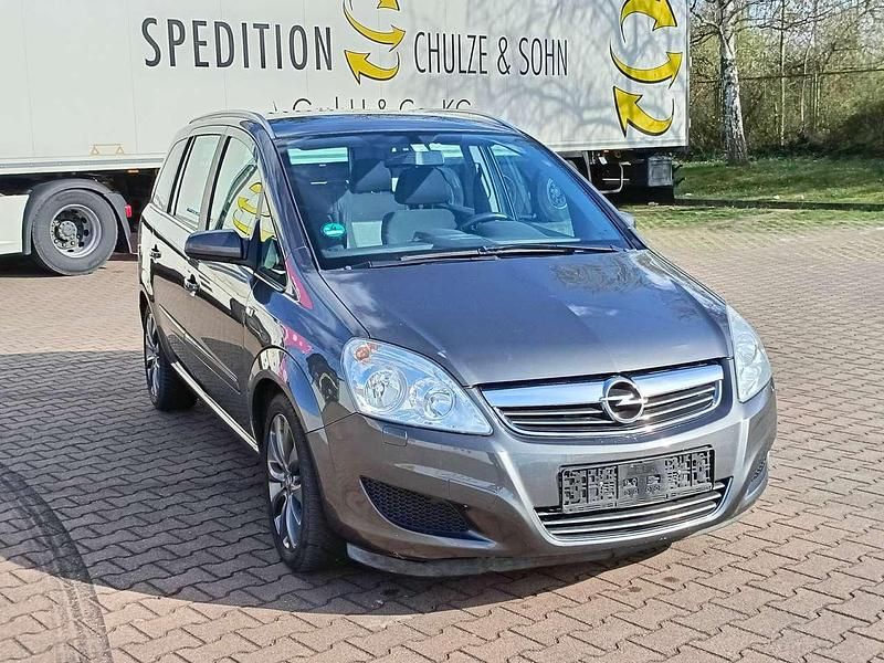 Grau Gebraucht 2011 Opel Zafira Selection Van / Kleinbus | 6.500 € (Teuer) - Bild 1/4