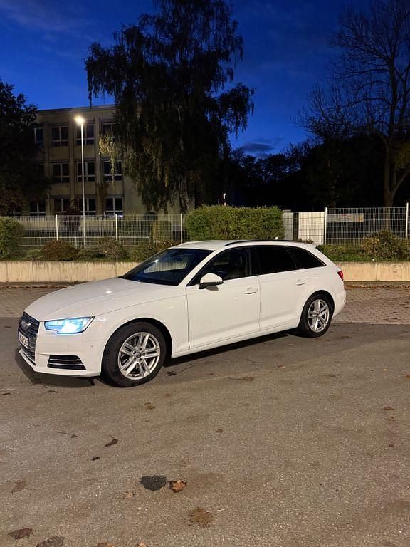 Weiß Gebraucht 2017 Audi A4 Ambiente Kombi | 16.500 € (Fairer Preis) - Bild 1/4