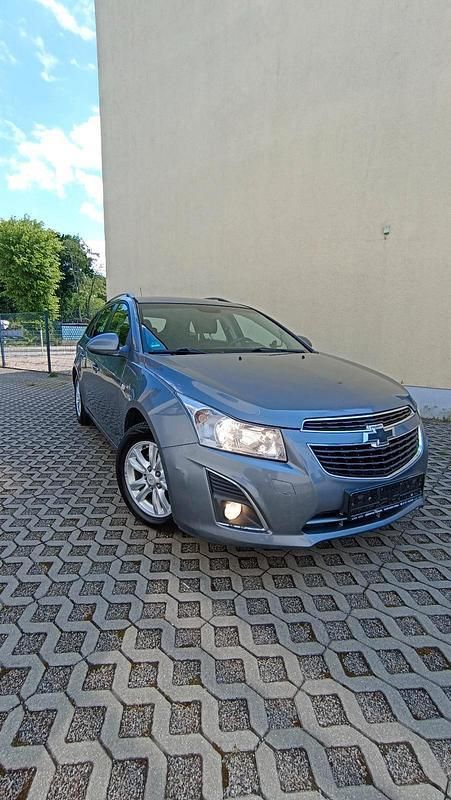 Grau Gebraucht 2013 Chevrolet Cruze Kombi | 3.049 € (Fairer Preis) - Bild 1/4