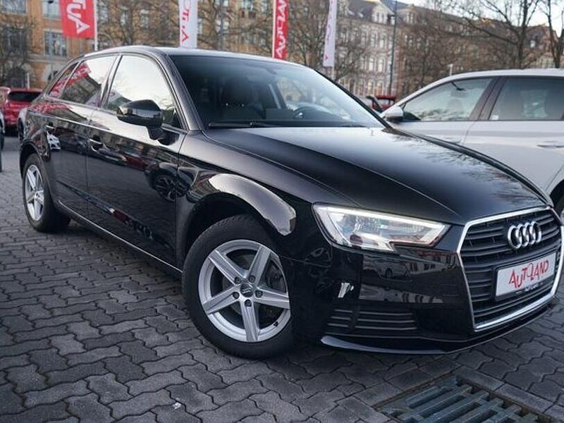Gebraucht Audi A3 Comfort 116 PS (85 kW) 2018 Schwarz Limousine