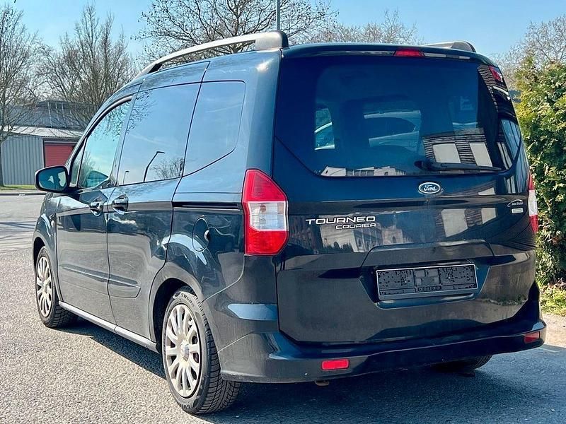 Gebraucht Ford Tourneo Courier Titanium 101 PS (74 kW) 2015 Schwarz Van / Kleinbus