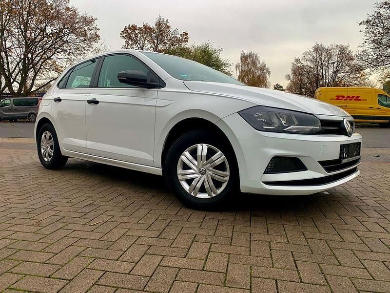 Weiß Gebraucht 2018 VW Polo Trendline Limousine | 7.900 € (Fairer Preis) - Bild 1/4