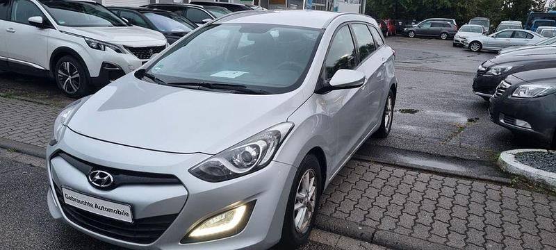 Silber Gebraucht 2013 Hyundai i30 Trend Kombi | 7.499 € (Fairer Preis) - Bild 1/4