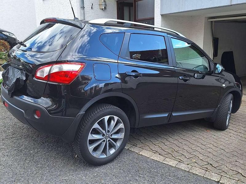 Schwarz Gebraucht 2013 Nissan Qashqai Tekna SUV | 9.500 € (Fairer Preis) - Bild 1/4