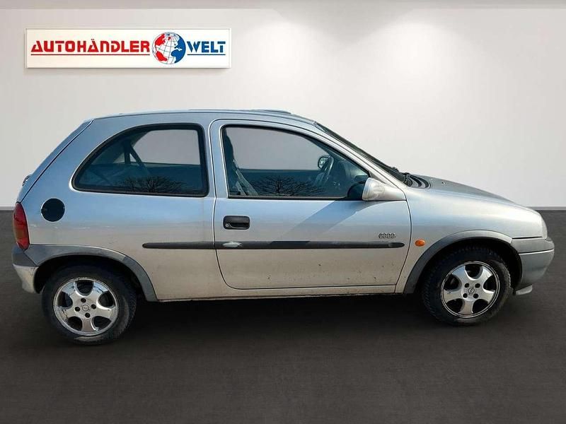Gebraucht Opel Corsa Edition 65 PS (47 kW) 2000 Silber Limousine