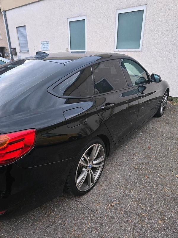 Gebraucht BMW 320 184 PS (135 kW) 2014 Schwarz Limousine