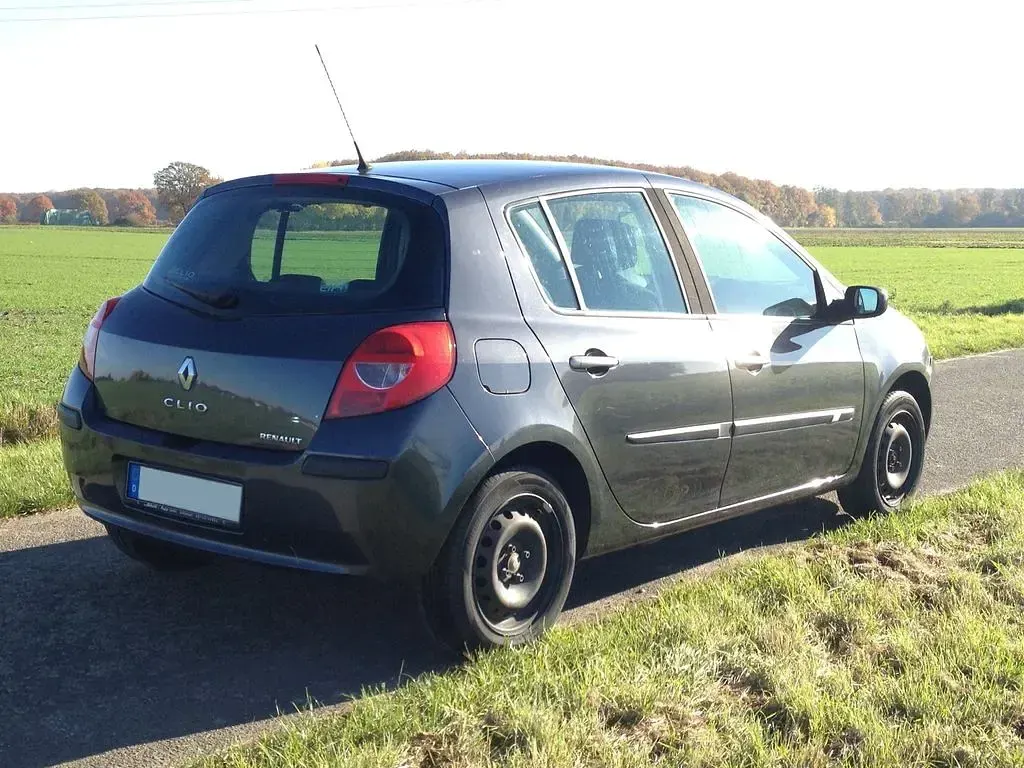 Occasion Renault Clio II Dynamique 75 ch (55 kW) 2006 Gris Berline