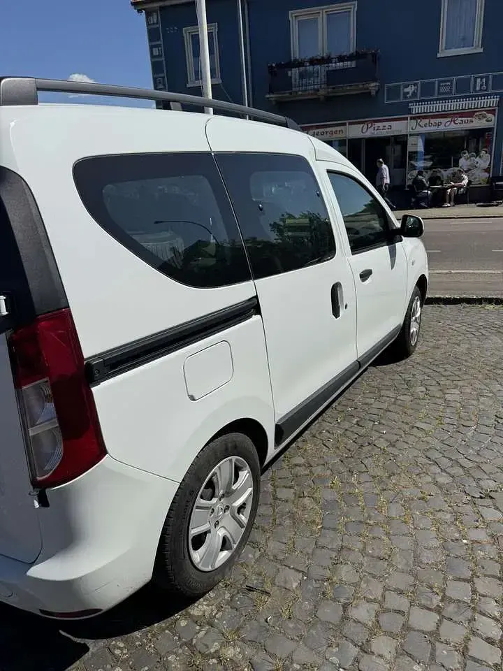 Gebraucht Dacia Dokker Comfort 102 PS (75 kW) 2018 Gletscherweiss Van / Kleinbus