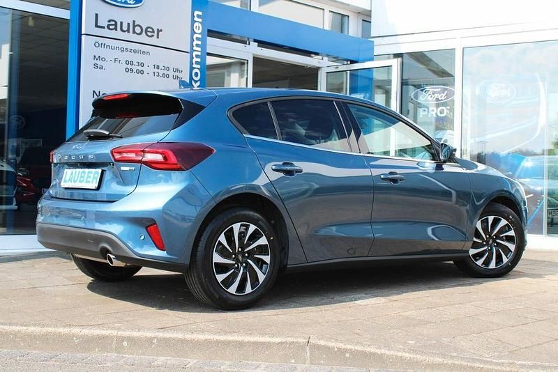 Gebraucht Ford Focus Titanium 125 PS (91 kW) 2024 Chromablau Limousine