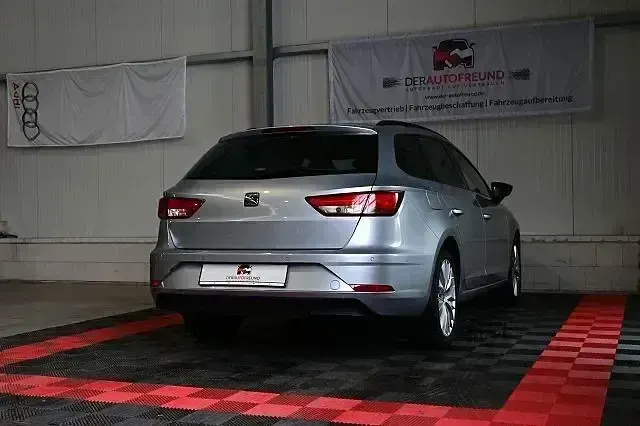 Używany Seat Leon ST Style 150 KM (110 kW) 2020 Srebrny Kombi