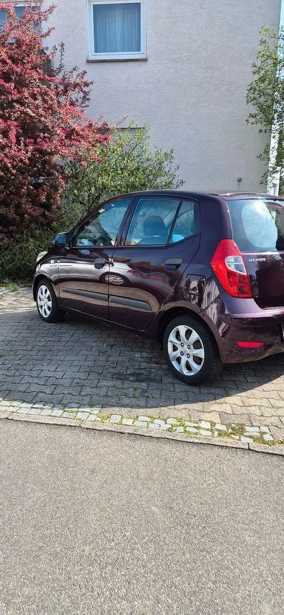 Gebraucht Hyundai i10 Edition 69 PS (50 kW) 2012 Violett Kleinwagen