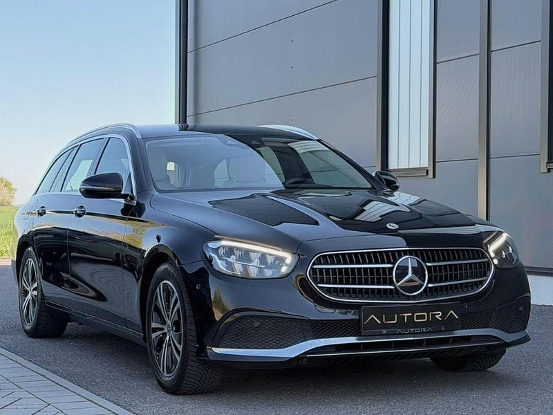 Gebraucht Mercedes E220 Avantgarde 200 PS (147 kW) 2022 Schwarz Kombi