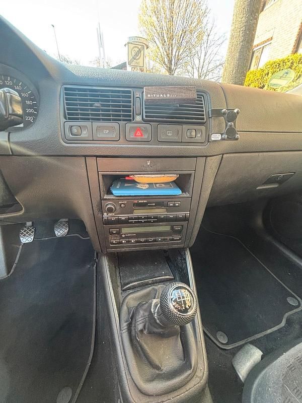 Gebraucht VW Golf IV 75 PS (55 kW) 2000 Grün Kleinwagen