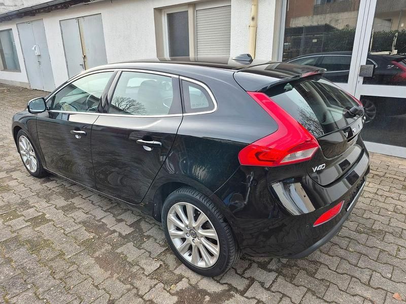 Gebraucht Volvo V40 Momentum 114 PS (83 kW) 2014 Schwarz Limousine