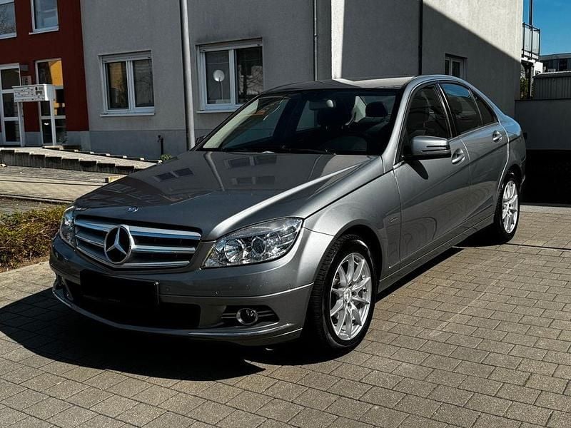 Grau Gebraucht 2009 Mercedes C230 Avantgarde Limousine | 11.000 € (Etwas zu teuer) - Bild 1/4