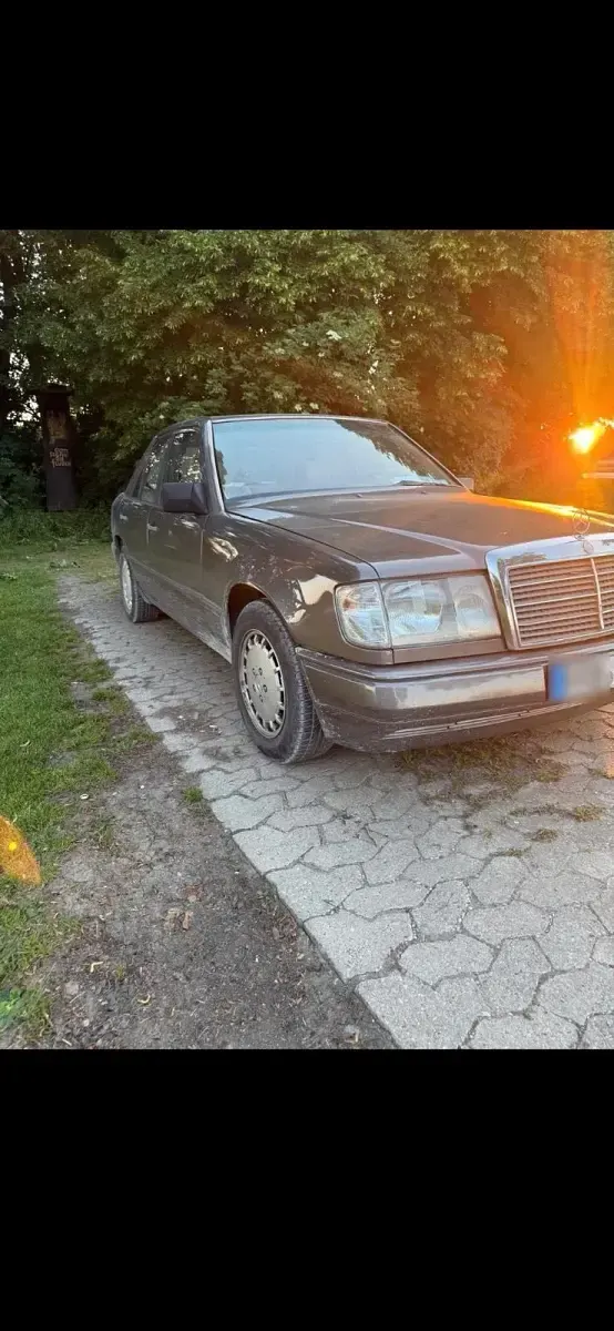 Gebraucht Mercedes E300 109 PS (80 kW) 1987 Limousine