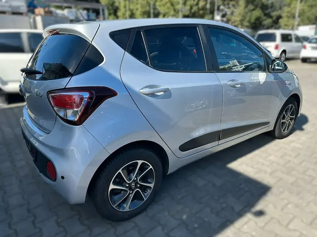 Gebraucht Hyundai i10 Passion 87 PS (63 kW) 2018 Silber Kleinwagen