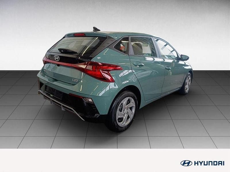 Gebraucht Hyundai i20 Select 101 PS (74 kW) 2025 Mangrove green Kleinwagen