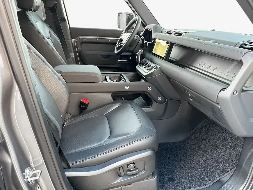 Usata Land Rover Defender SE Dynamic 249 CV (183 kW) 2024 Grigio SUV