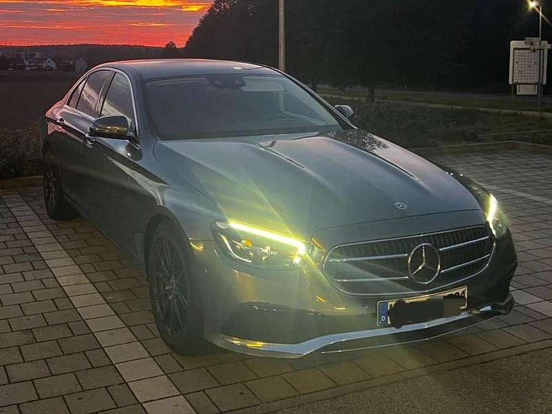 Grau Gebraucht 2020 Mercedes E200 Limousine | 31.000 € (Teuer) - Bild 1/4