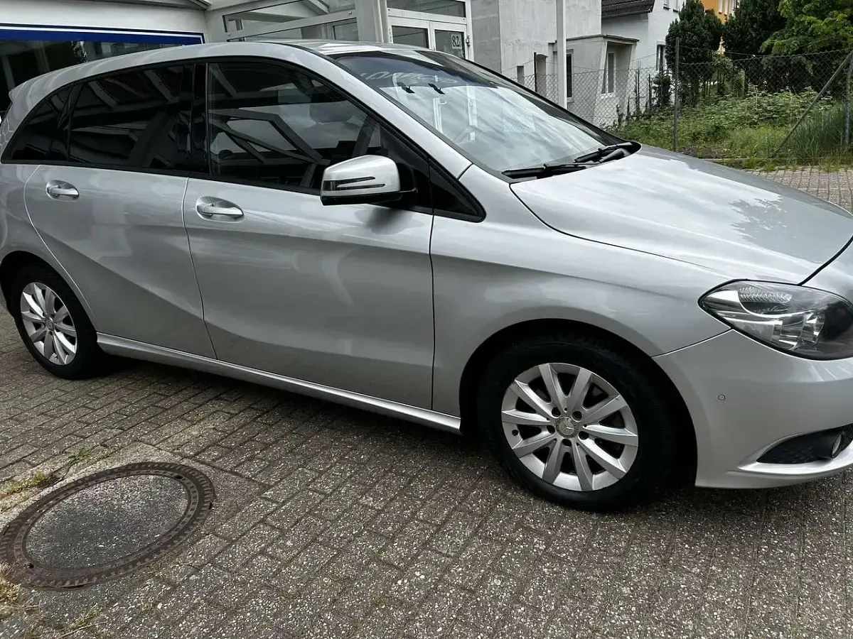 Gebraucht Mercedes B200 156 PS (114 kW) 2013 Polarsilber  metalliclack Kleinwagen