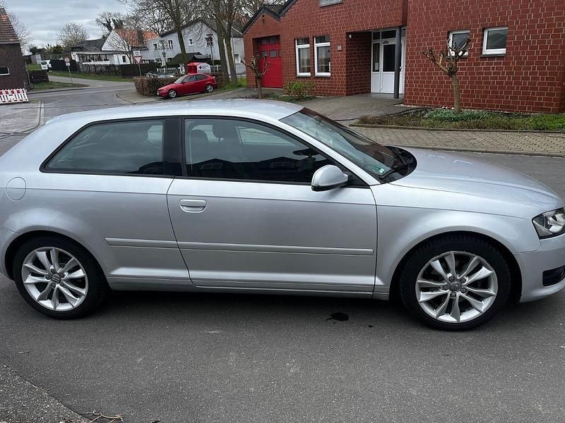 Gebraucht Audi A3 Ambition 125 PS (91 kW) 2010 Silber Kleinwagen