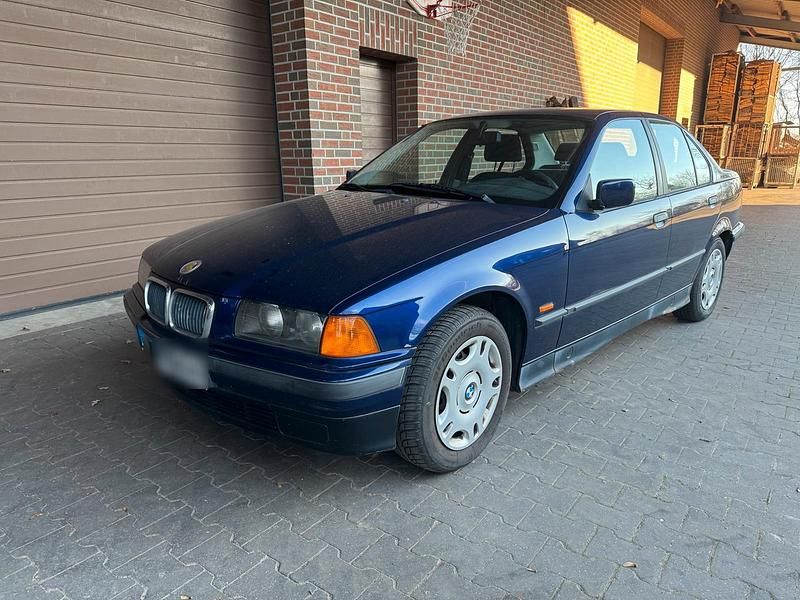 Blau Gebraucht 1996 BMW 316 Limousine | 1.800 € - Bild 1/4